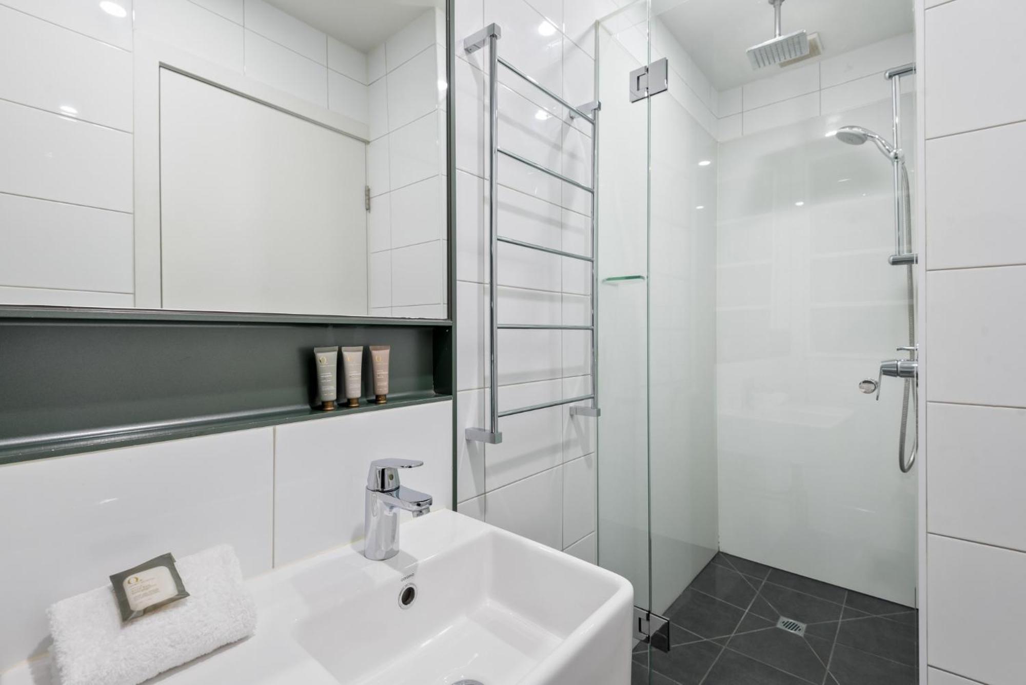 Apartment Bright Coastal In St Kilda Area