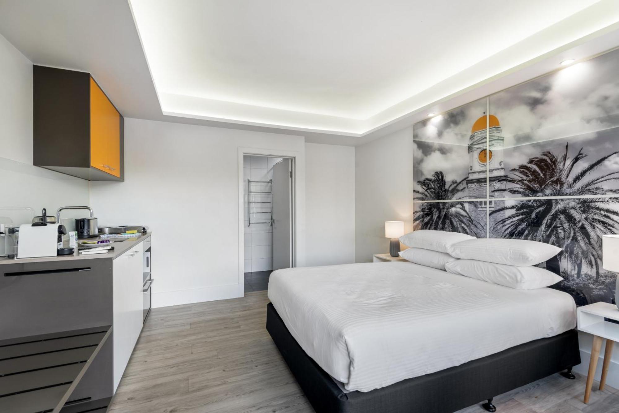 Apartment Bright Coastal In St Kilda Area